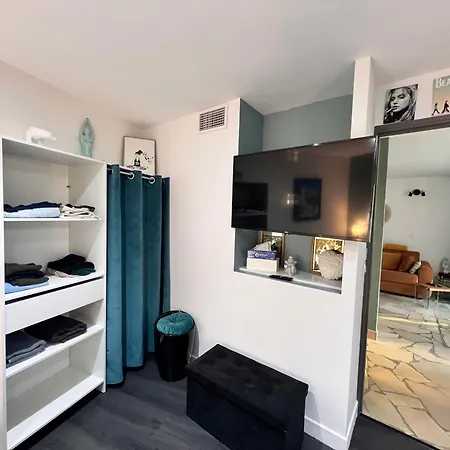 Le Dramont Apartment